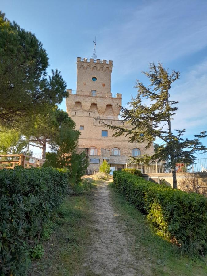 Bouganville Casa Vacanza Ambiente Climatizzato Con Wi Fi Pineto Εξωτερικό φωτογραφία