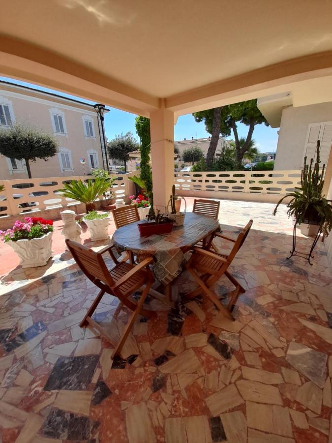 Bouganville Casa Vacanza Ambiente Climatizzato Con Wi Fi Pineto Εξωτερικό φωτογραφία