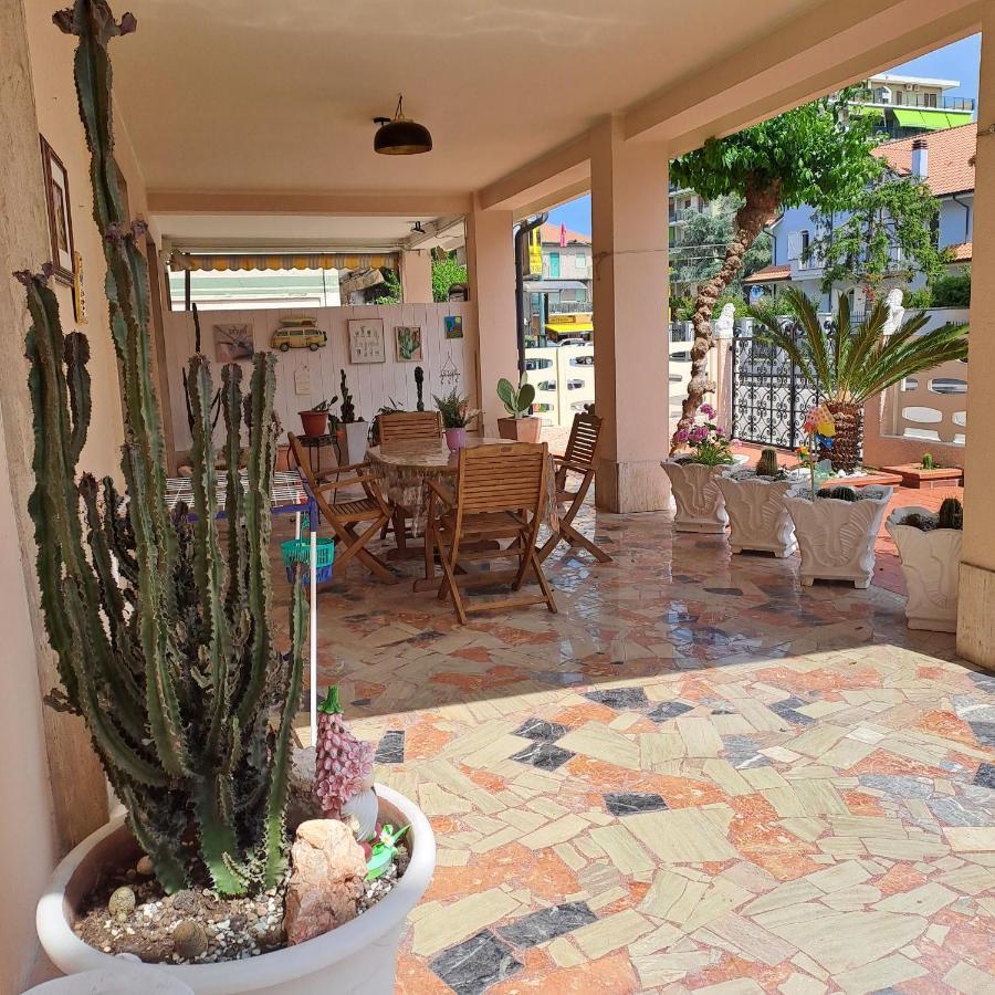 Bouganville Casa Vacanza Ambiente Climatizzato Con Wi Fi Pineto Εξωτερικό φωτογραφία