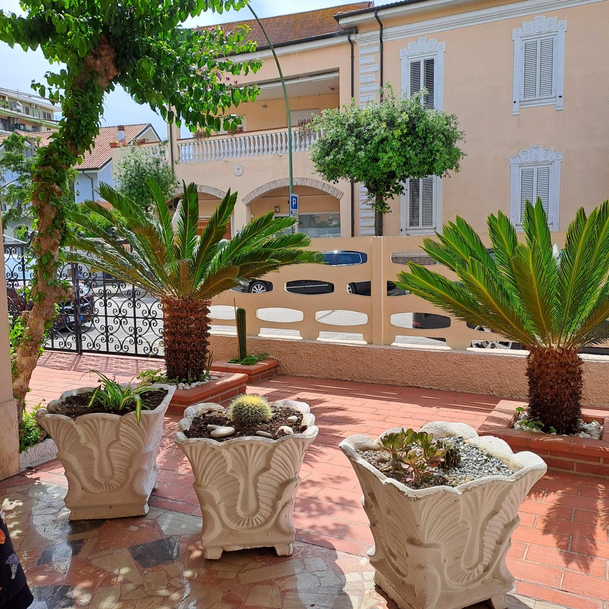Bouganville Casa Vacanza Ambiente Climatizzato Con Wi Fi Pineto Εξωτερικό φωτογραφία