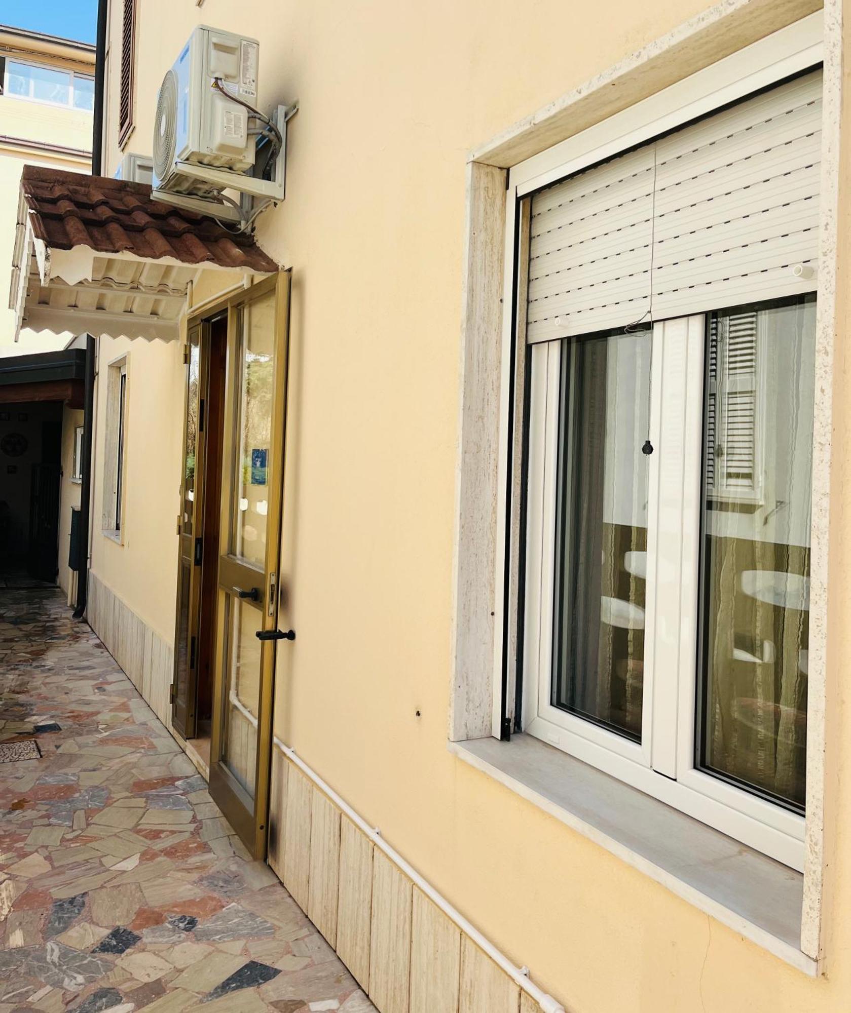 Bouganville Casa Vacanza Ambiente Climatizzato Con Wi Fi Pineto Εξωτερικό φωτογραφία